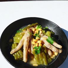 鸡脚黄豆焖苦瓜的做法 鸡脚黄豆焖苦瓜的做法