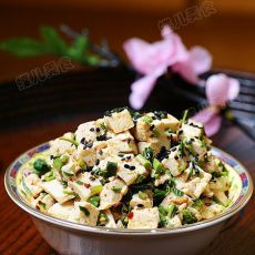 香椿芽拌豆腐--小菜一碟的做法 香椿芽拌豆腐--小菜一碟的做法