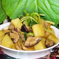 香菇土豆炖小鸡的做法 香菇土豆炖小鸡的做法