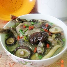 峨参香菇炖乳鸽的做法 峨参香菇炖乳鸽的做法