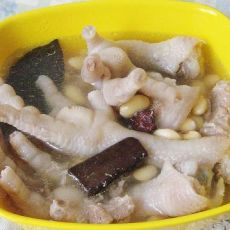 鸡爪五花肉炖黄豆的做法 鸡爪五花肉炖黄豆的做法