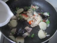 荸荠黑木耳炒肉片的做法