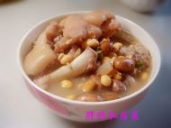 黄豆花生猪蹄煲的做法