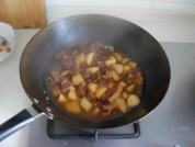 红焖牛肉土豆的做法