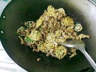 莲藕炒肉片的做法