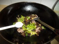玉米黑木耳炒肉丝的做法