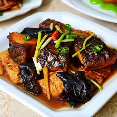 豆腐黑木耳炖咸青鱼的做法 豆腐黑木耳炖咸青鱼的做法