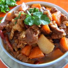 土豆胡萝卜烧牛肉的做法 土豆胡萝卜烧牛肉的做法