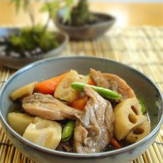 鸡肉煮莲藕的做法