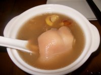 油栗猪蹄汤的做法