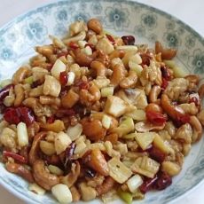 果仁炒鸡丁的做法 果仁炒鸡丁的做法