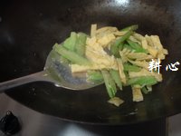 西芹炒蛋丝的做法
