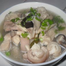 菌菇炖猪蹄的做法 菌菇炖猪蹄的做法