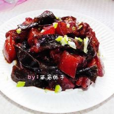 五花肉炖海带的做法 五花肉炖海带的做法
