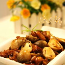 草菇炒鸡腿肉的做法 草菇炒鸡腿肉的做法