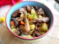 土豆烧乳鸽的做法