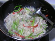 金针菇炒肉丝的做法