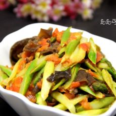 番茄木耳炒芦笋的做法 番茄木耳炒芦笋的做法