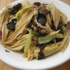 黑木耳炒腐竹的做法 黑木耳炒腐竹的做法