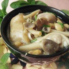 秀珍菇黄豆炖猪蹄-首发的做法 秀珍菇黄豆炖猪蹄-首发的做法