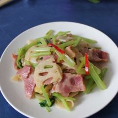 培根炒藕片的做法 培根炒藕片的做法