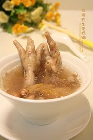 红参花生煲鸡脚的做法