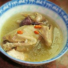 枸杞炖乳鸽的做法