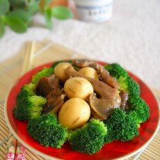 鹌鹑蛋烧乳鸽的做法 鹌鹑蛋烧乳鸽的做法