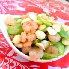 虾仁杏仁炒西芹的做法 虾仁杏仁炒西芹的做法