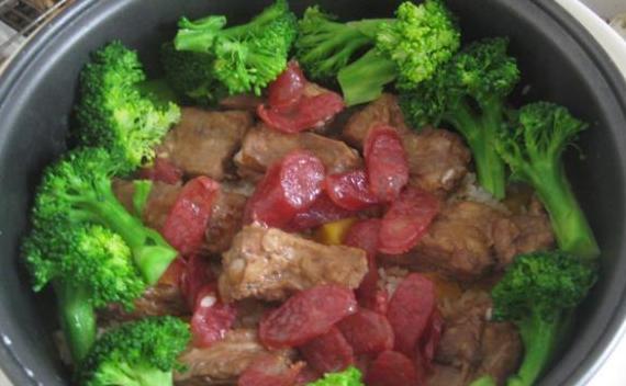 排骨辣味煲仔饭