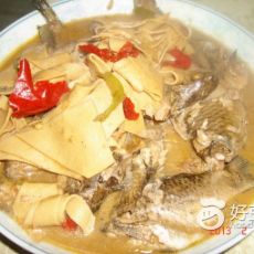 鲫鱼炖干豆腐的做法 鲫鱼炖干豆腐的做法