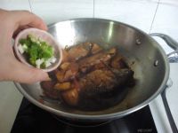 山药烧鲫鱼的做法