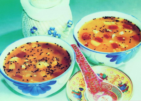 圆枣黑芝麻粥