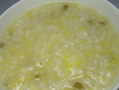 玉米绿豆粥的做法