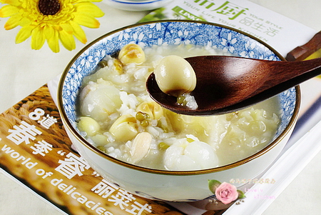 银耳莲子荔枝粥