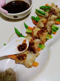 青瓜芦笋花肉卷的9步制作方法