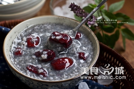 黑芝麻红枣仔米粥