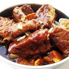 蒜蓉辣酱烧排骨的做法 蒜蓉辣酱烧排骨的做法