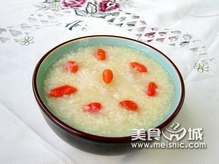 银耳小米粥的做法