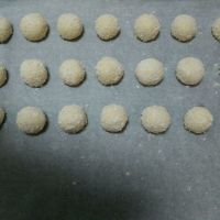 如何制作蛋白椰丝球