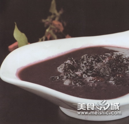 黑米燕麦红枣桂圆粥