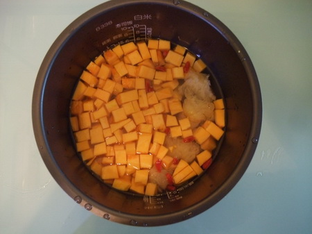 小米南瓜燕麦银耳粥