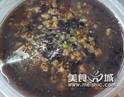 核桃瘦肉紫米粥