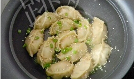 清新爽口---西葫芦鲜肉锅贴