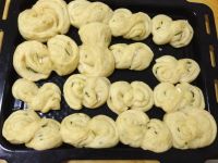 奶油葱花卷的9步制作方法
