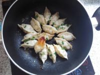 白菜猪肉锅贴的制作教程