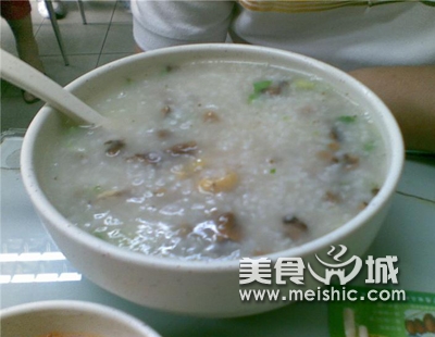 石耳鸡肉粥的做法