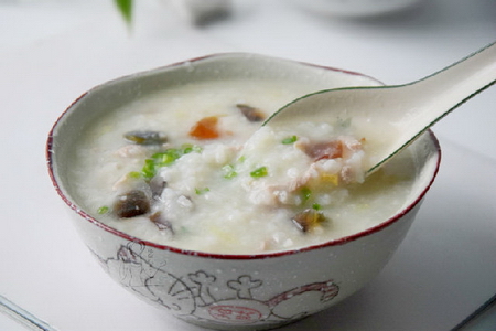 皮蛋瘦肉粥的做法