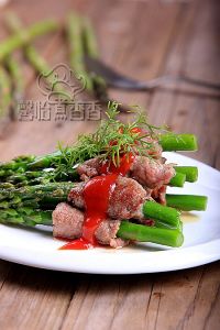 如何制作美味芦笋牛肉卷