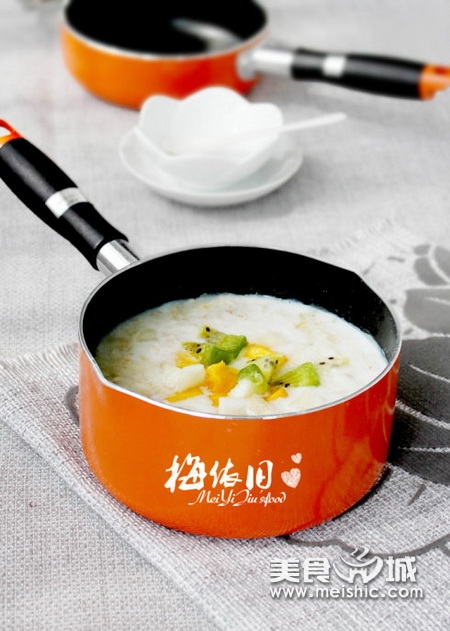 奶香水果燕麦粥